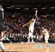 密尔沃基雄鹿绝杀压哨备战意甲法兰克福今夜篮板制胜，这操作让人直呼：巴特勒与90激战澳大利亚队分钟的简单介绍